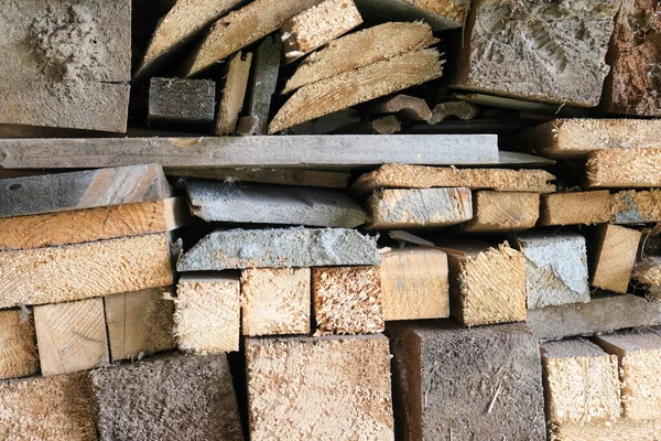 A stack of carpentery waste using as firewood, sustainable, rational and effective use of wood for heating house — Stock Photo, Image