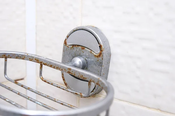 Rusty metal bath accessories, shower set damaged because of high humidity — Stockfoto