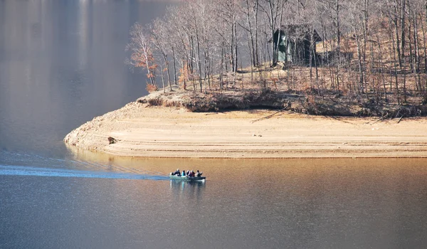 Lago Tarnita en otoño —  Fotos de Stock