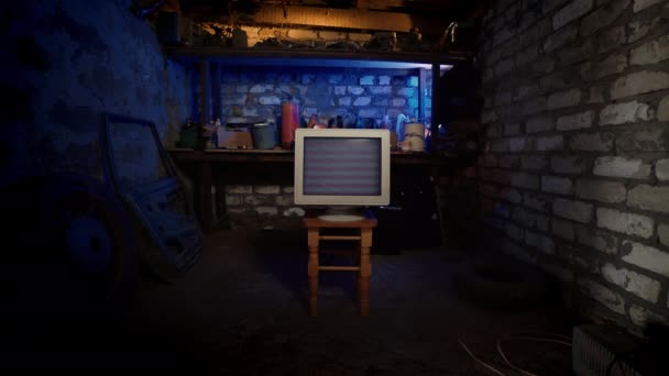 Stary Komputer Garażu Monitor Pokazuje Uszkodzony Obraz Błąd Błąd Wideo — Wideo stockowe