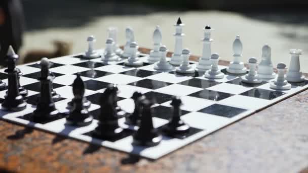 Scacchi All Aperto Scacchista Bianco Nero Giochi Tavolo Strategia Giochi — Video Stock