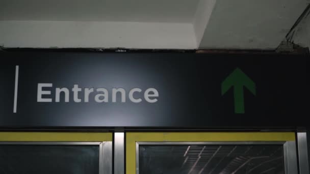 Estación Metro Cerrada Debido Bloqueo Entrada Está Cerrada Cuarentena Nadie — Vídeos de Stock