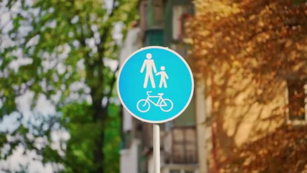 Blue Sign Background Orange Green Trees Autumn Park Bicycle Sign — Stock Video