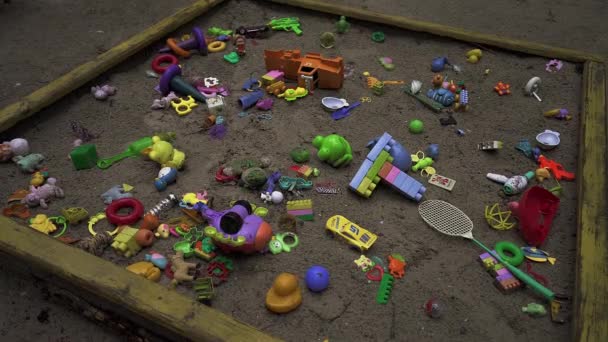 Ukrainian Child War Toys Ground Homeless Children Hopelessness Ruins Bombs — Vídeo de Stock