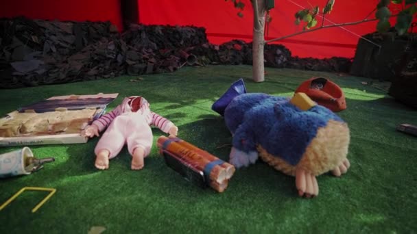 Дитячі Іграшки Викарбувані Російськими Солдатами Вбивцями Боротьба Патріотизмом Незалежності Вибухи — стокове відео