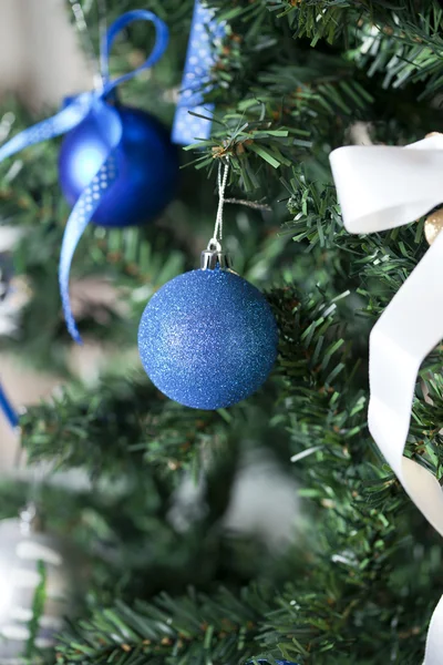 Giocattolo di Natale su un albero — Foto Stock