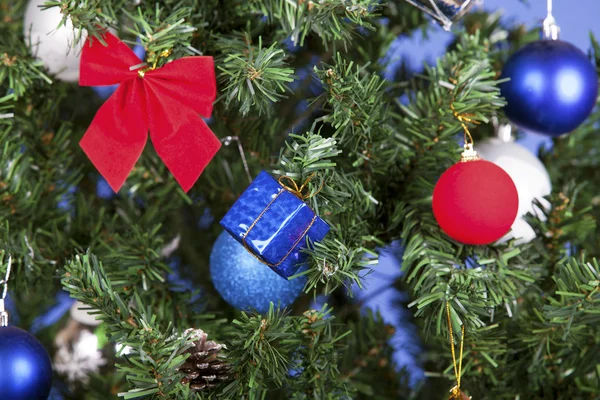 Vánoční hračky na stromě — Stock fotografie