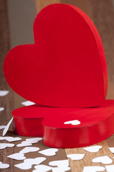 Czerwone pudełko w kształcie serca na artystyczny — Zdjęcie stockowe