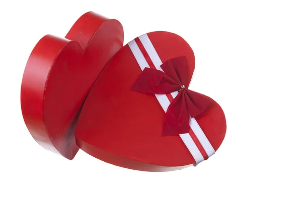 Caixa vermelha em forma de coração isolado no fundo branco — Fotografia de Stock