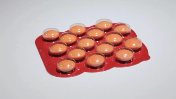 Orange pills in dosage spinning — Stock Video