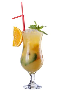 Beyaz arkaplanda izole edilmiş cam kokteyl