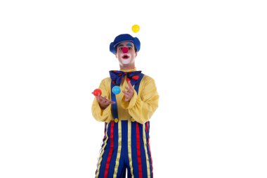 Beyaz arka plan üzerinde izole mutlu palyaço