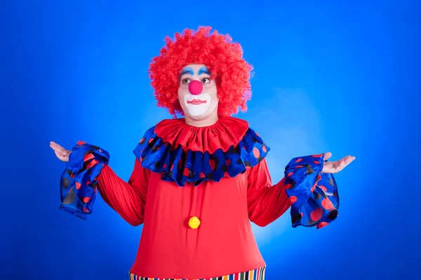 Clown su sfondo blu — Foto Stock