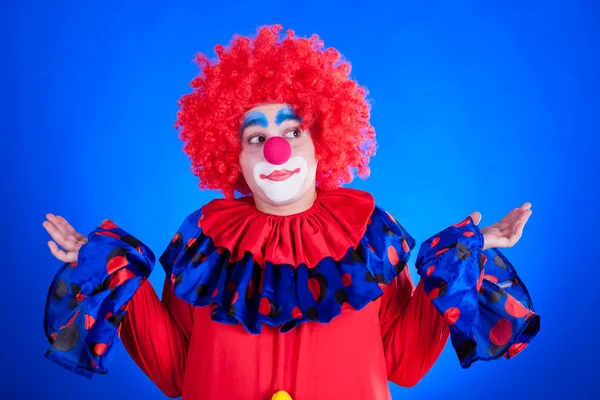 Clown auf blauem Grund — Stockfoto