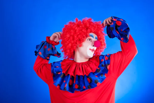Clown auf blauem Grund — Stockfoto