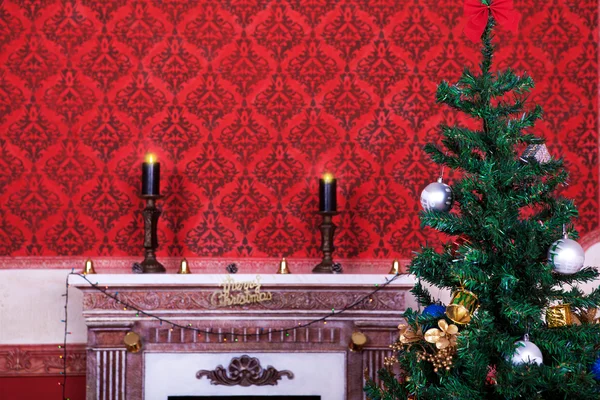 Sensasional vintage Christmas interior with two candles on a red — Stock Photo, Image