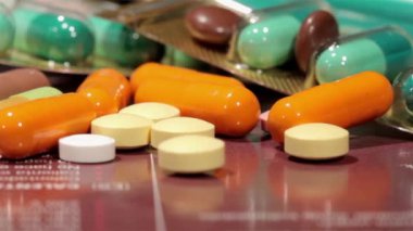 Uyuşturucu ve hap kaymak, video çekim ilmekledi