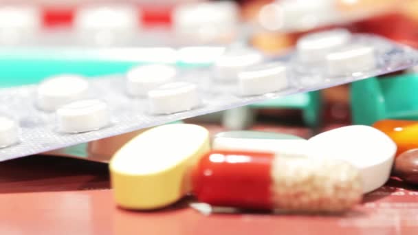 Drugs en pillen geschoten op schuifregelaar, video kunnen worden herhaald — Stockvideo