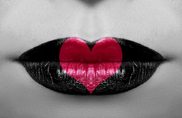 Гламурная концепция черно-белое фото с красным сердцем Стоковая Картинка
