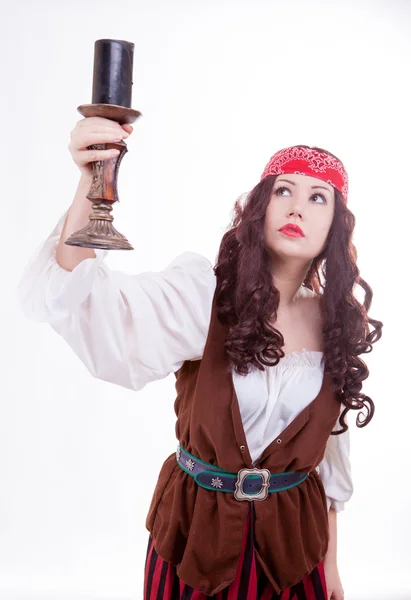 Piratenmädchen mit einer Kerze in der Hand — Stockfoto