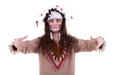 Beyaz arka plan üzerinde izole Kızılderili şefi