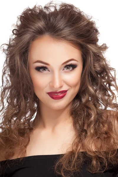 Uśmiechnięta kobieta profesjonalny makijaż na białym tle — Zdjęcie stockowe