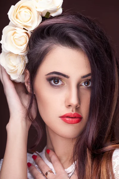 Fashion woman professional make up flowers in head — Stock Photo, Image