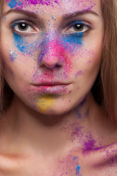 Chica con colores en polvo moda maquillaje — Foto de Stock