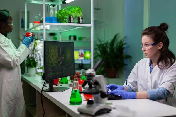 Researcher woman with glasses and gloves typing medical expertise — Stock Photo, Image