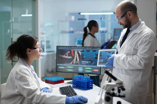 Medical team of biologist researcher working at coronavirus treatment — Stock Photo, Image