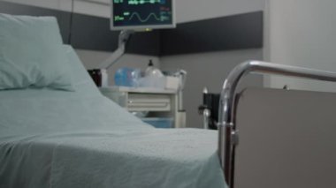 Sağlık ve iyileşme için kalp atış hızı monitörlü hastane koğuşu