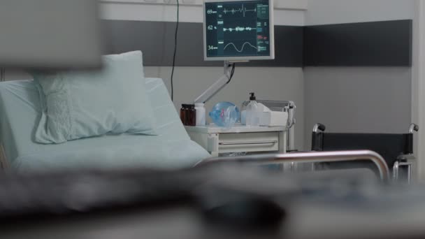 Pusty oddział szpitalny w celu odzyskania zdrowia w placówce — Wideo stockowe