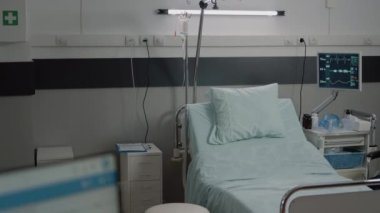 Yoğun bakım ekipmanlarıyla boş yeniden canlandırma odası