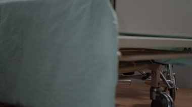Nabız ve sağlık kontrolü için kalp atış hızı monitörünü kapat