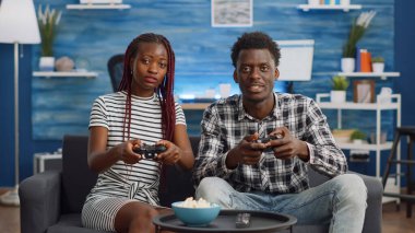 Afrikalı Amerikalı çift video oyunu maçını kaybetti