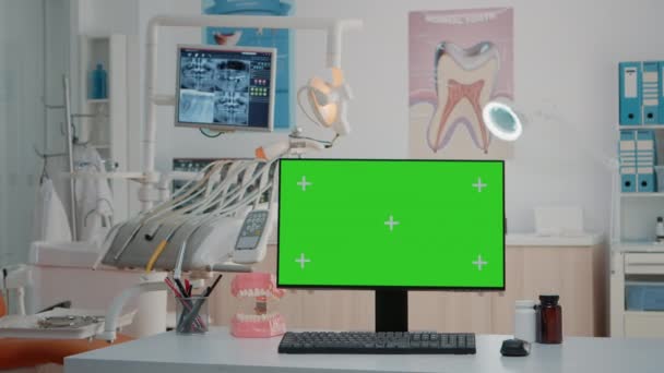 Ninguém no consultório odontológico com tela verde horizontal no computador — Vídeo de Stock
