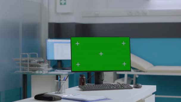 Closeup of mock up green screen chroma key computer with isolated display standing on table — Stock Video