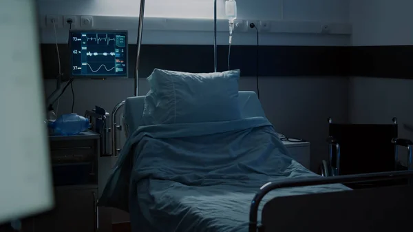 病院の床に緊急治療室として臨床病棟を空 — ストック写真