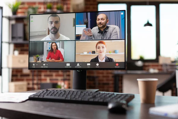 Chamada de vídeo de negócios com equipe de colegas de trabalho no computador — Fotografia de Stock