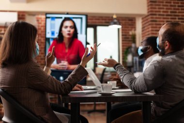 Girişimciler şirket stratejisini uzak üniversitelere anlatıyor