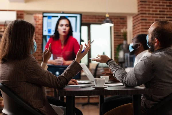 Girişimciler şirket stratejisini uzak üniversitelere anlatıyor