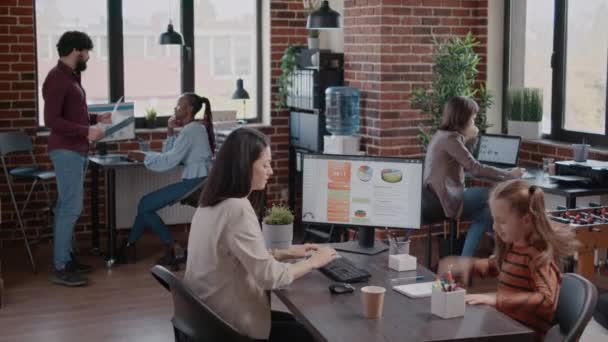 Single mom at work trying to calm loud daughter disturbing colleagues — Stock Video