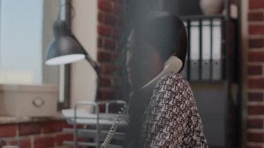 Çalışanların sabit hatlı telefonla konuşmalarını kapat.