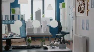Bina modeli ve maketi olan kimse yok, 3D inşaat sahası monitörde.