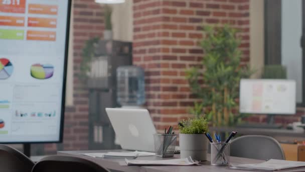 Close up of empty meeting table in business office — Stock Video