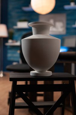 Boş çizim stüdyosunun yakınında kimse yok.