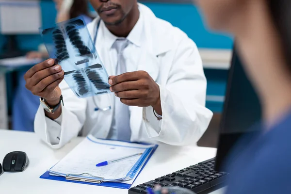 Closeup of african american pediatrician doctor holding lungs radiography — Stock Photo, Image