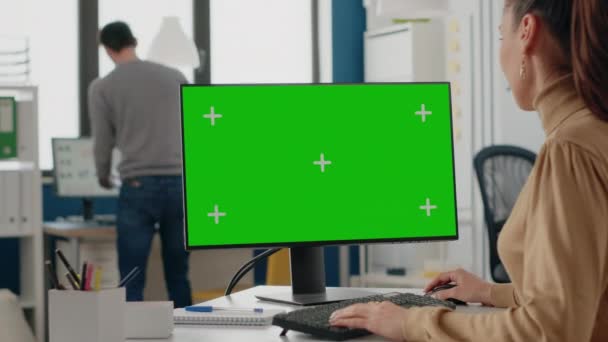 Close up of woman using computer with isolated green screen — Stockvideo