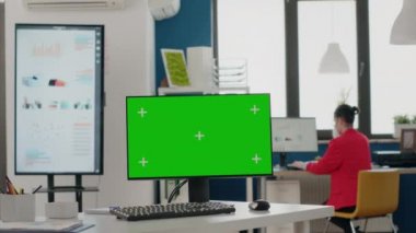 Boş yeşil ekranlı bilgisayarı kapat