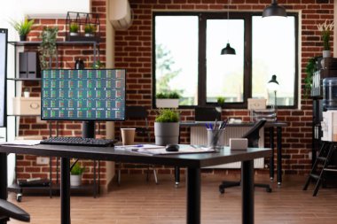 Başlangıçta borsa istatistiklerini gösteren bilgisayar